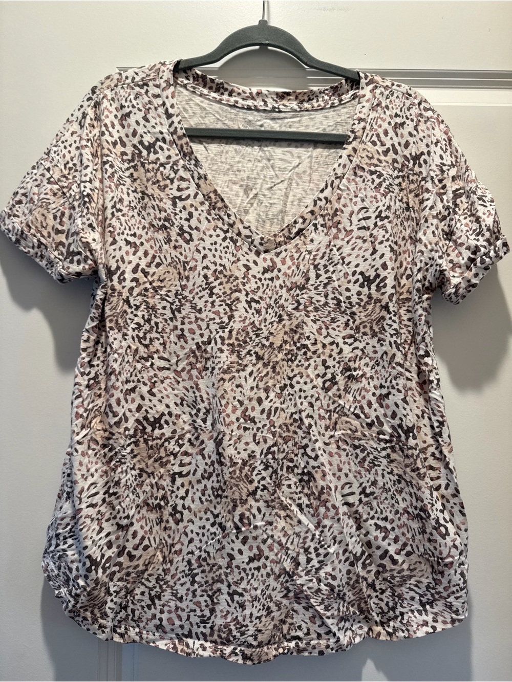 V-Neck Short-Sleeve Animal Print Tee in White and Brown